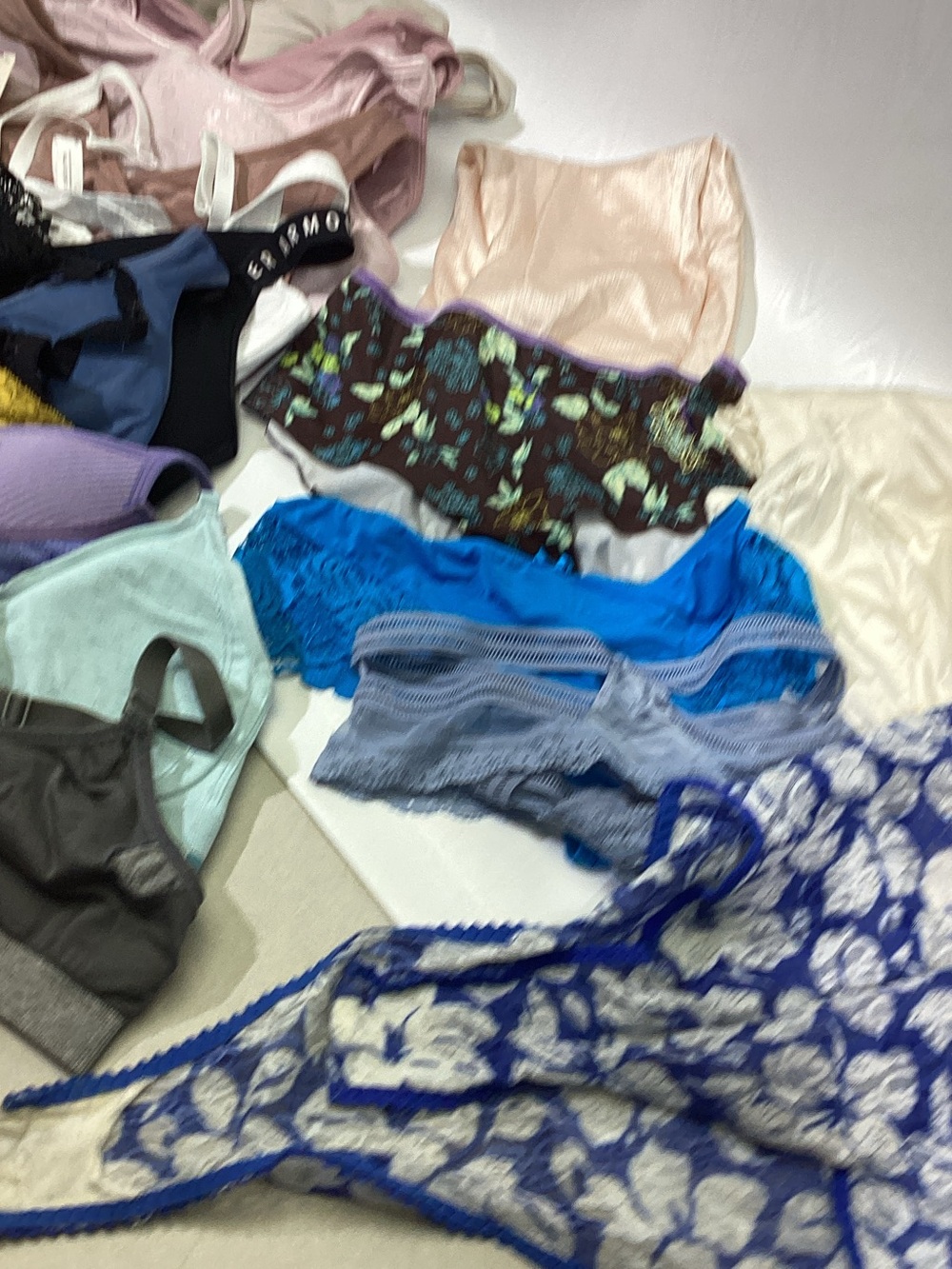 Lingerie Lot 20 Pc Lot Bras shapers Undies Slips Stockings Modern/Vintage MEDIUM